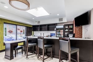 thumbnail: Bar (on property)