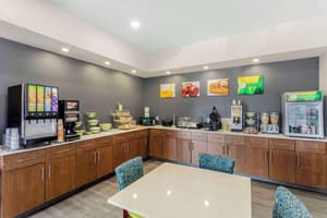 thumbnail: Breakfast area