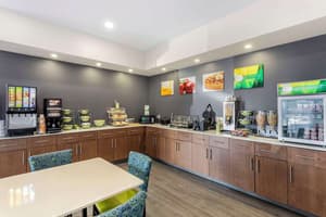 thumbnail: Breakfast area