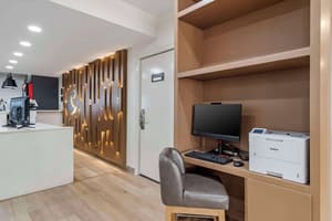 thumbnail: Business center