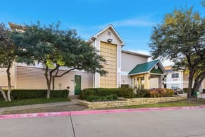 HomeTowne Studios By Red Roof Dallas - North Addison/ Tollway