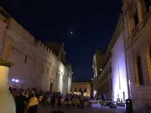 thumbnail: Outdoor dining