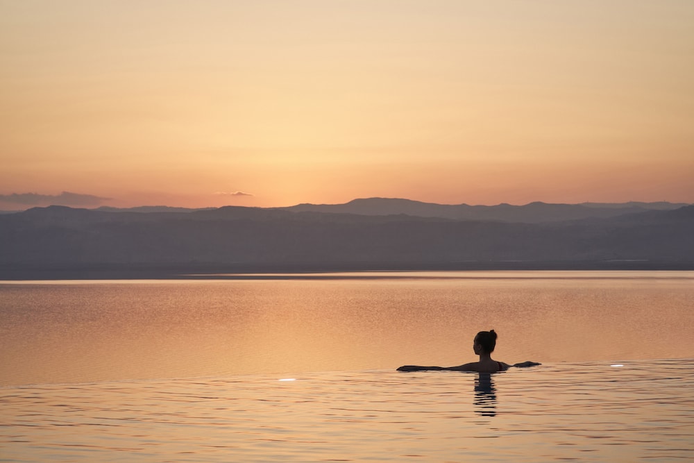 Infinity pool