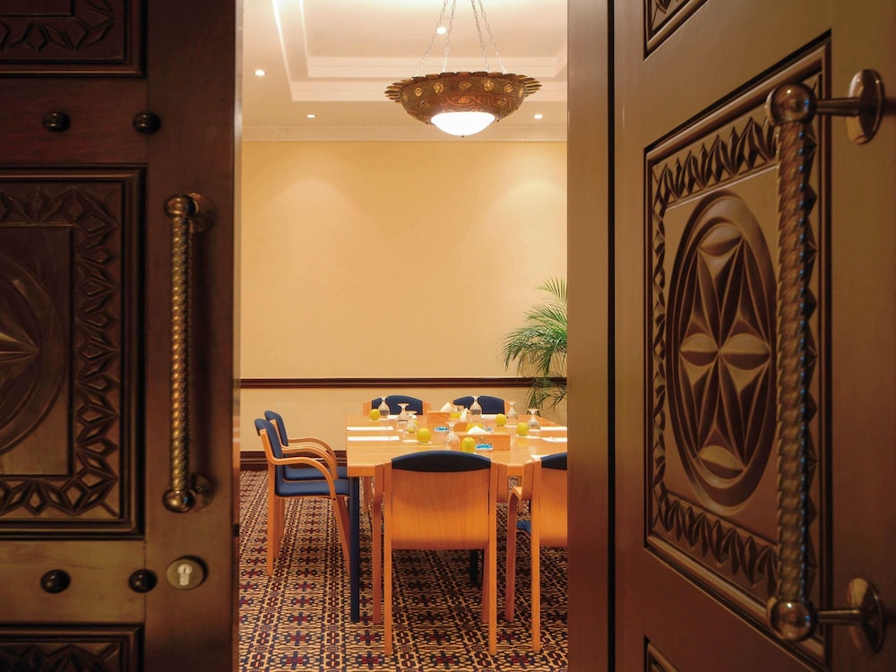 Meeting facility