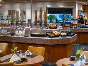thumbnail: Breakfast area