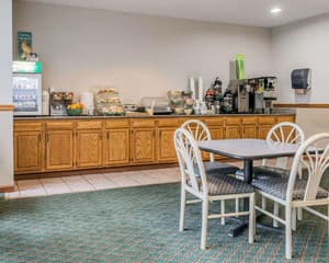 thumbnail: Breakfast area