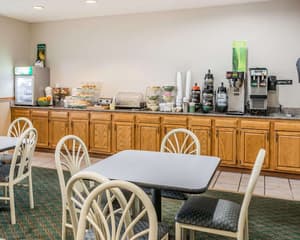 thumbnail: Breakfast area