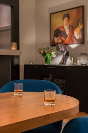 thumbnail: Bar (on property)
