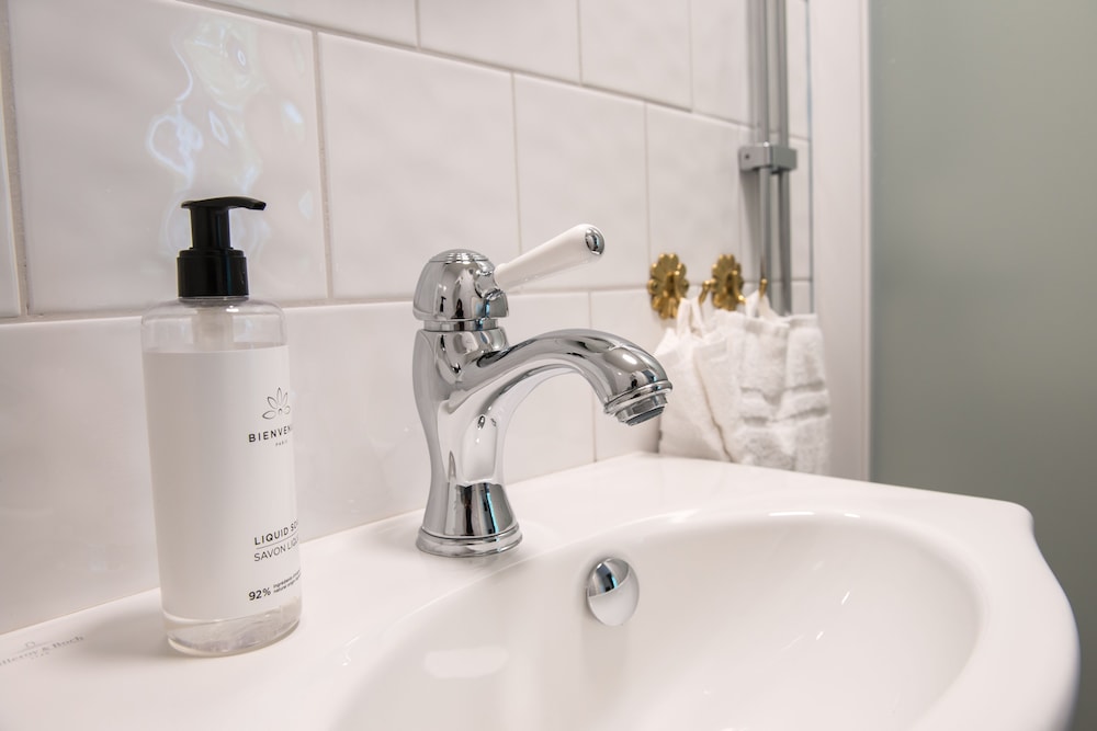Bathroom sink