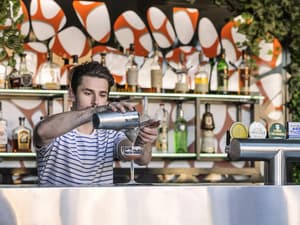 thumbnail: Bar (on property)