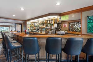 thumbnail: Bar (on property)