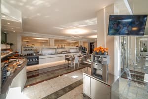 thumbnail: Breakfast area