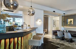 thumbnail: Bar (on property)