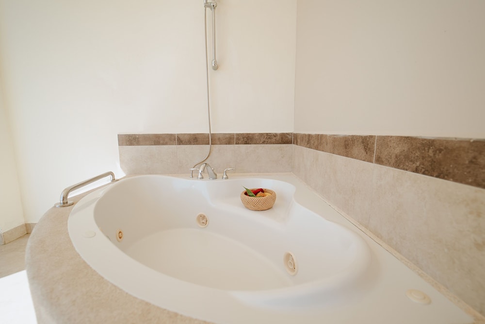 Private spa tub