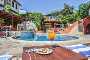 thumbnail: Outdoor dining