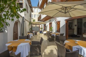 thumbnail: Outdoor dining