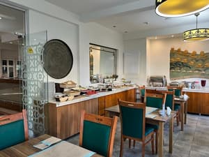 thumbnail: Restaurant