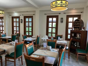 thumbnail: Restaurant