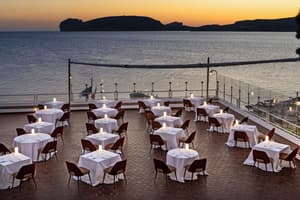 thumbnail: Outdoor dining
