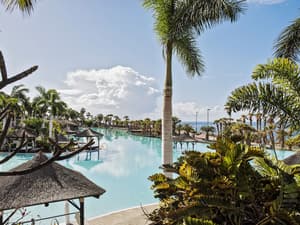 thumbnail: Infinity pool