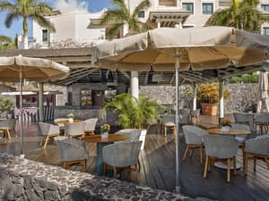 thumbnail: Outdoor dining