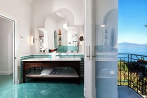 thumbnail: Front of property