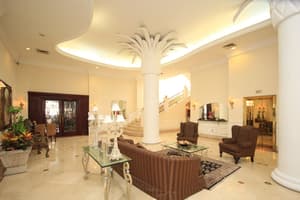thumbnail: Lobby sitting area