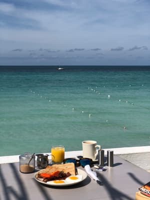 thumbnail: Outdoor dining