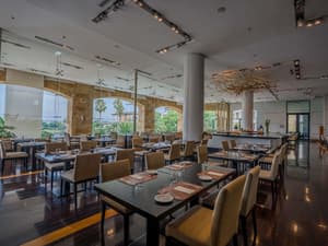 thumbnail: Bar (on property)