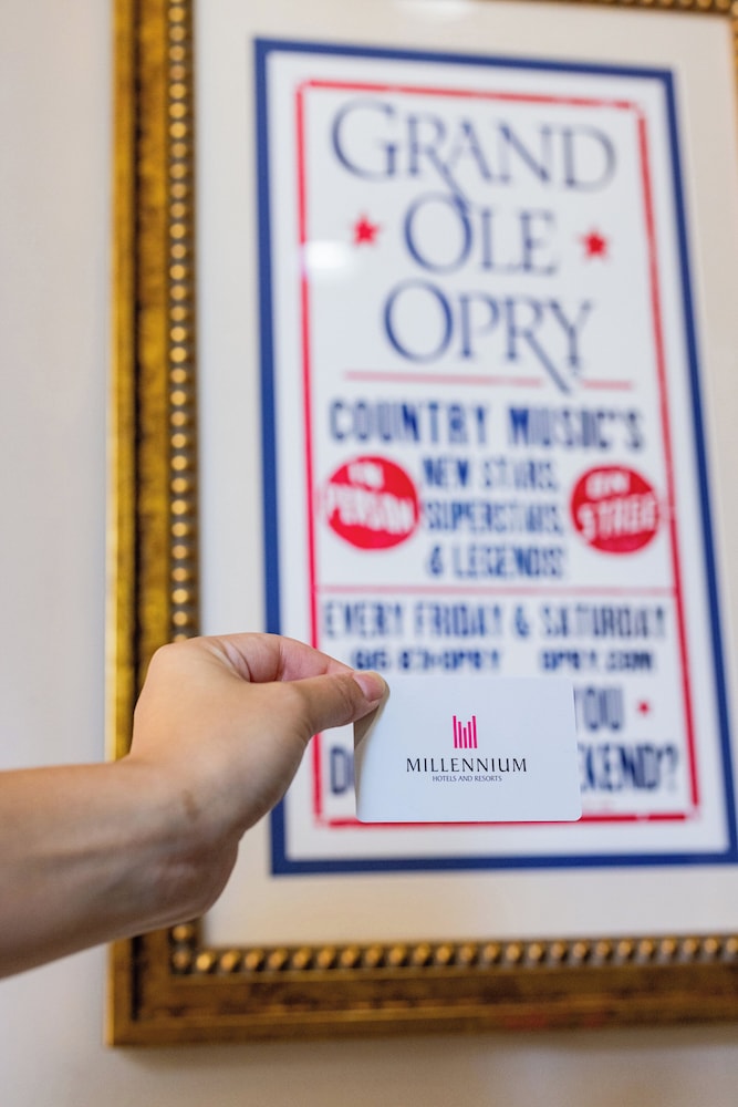 Electric vehicle charging station