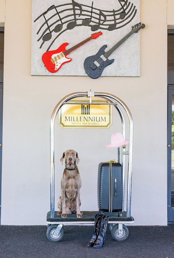 Electric vehicle charging station