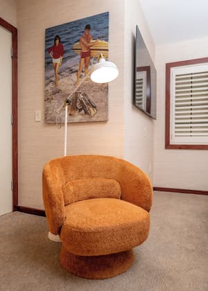 thumbnail: Lobby sitting area