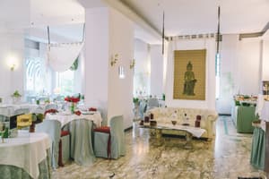 thumbnail: Breakfast area