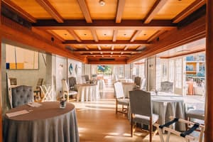 thumbnail: Restaurant