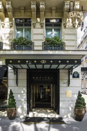 thumbnail: Property entrance