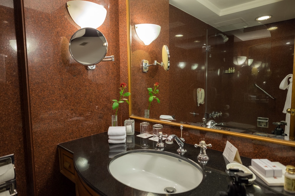 Bathroom sink