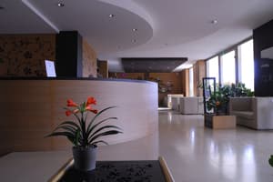 thumbnail: Interior entrance