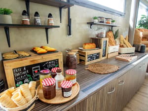 thumbnail: Breakfast area