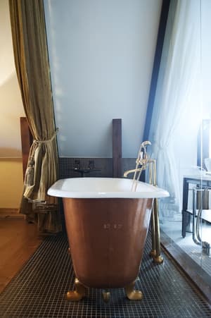 thumbnail: Deep soaking bathtub