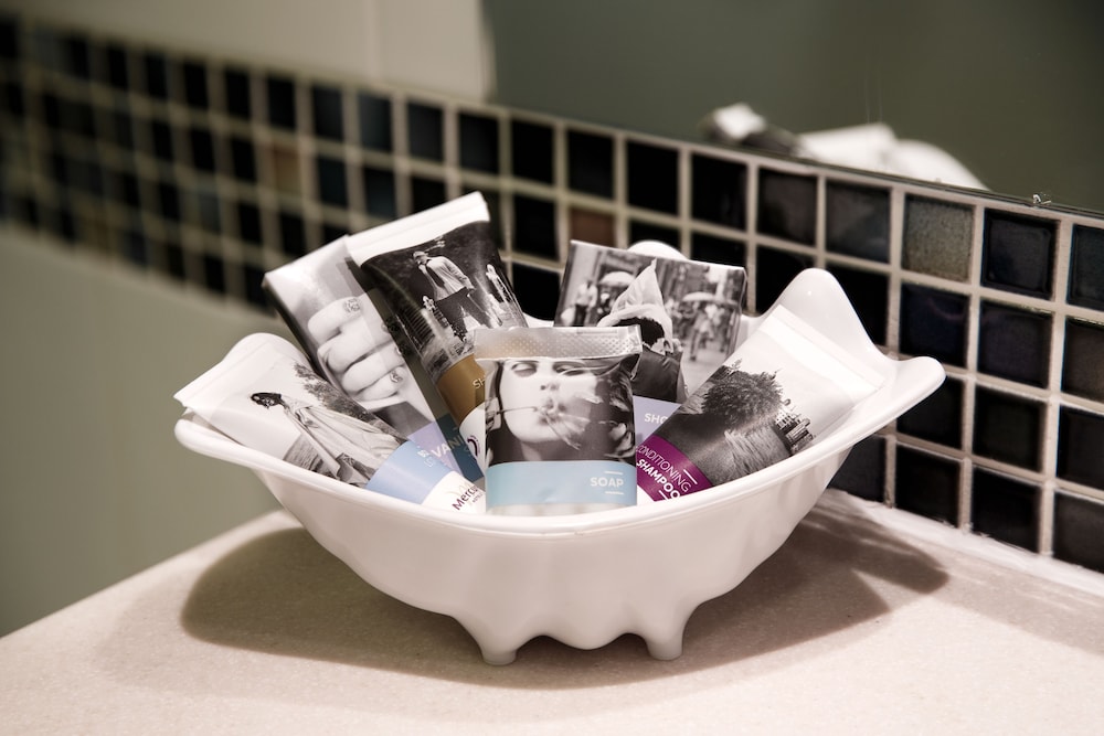 Bathroom amenities