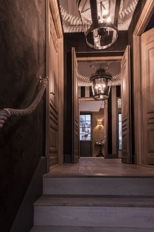 thumbnail: Interior entrance