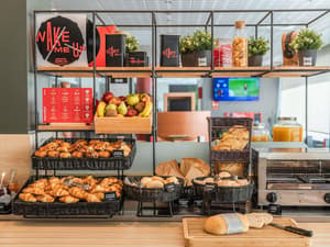 thumbnail: Breakfast area