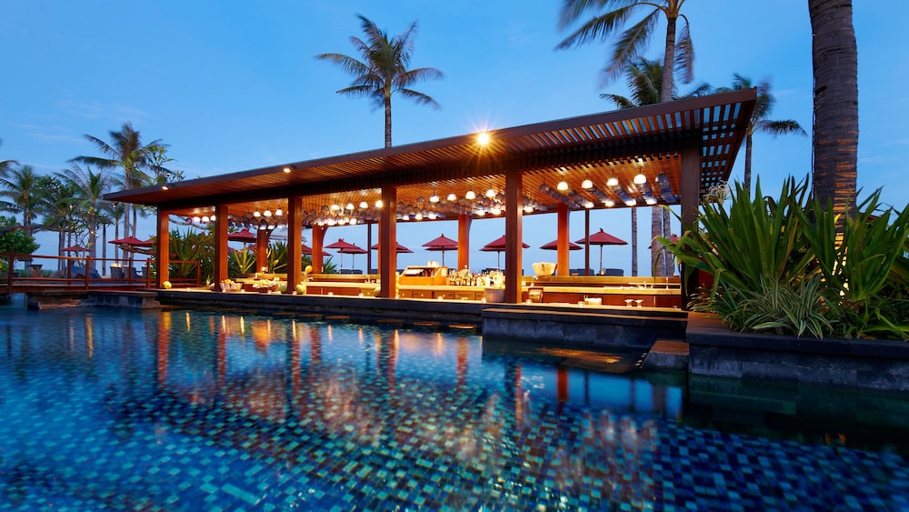 Poolside bar