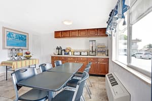 thumbnail: Breakfast area