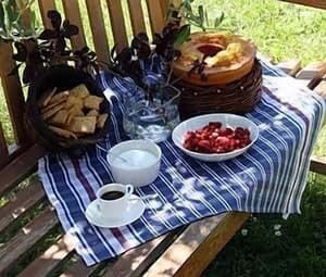 thumbnail: Outdoor dining