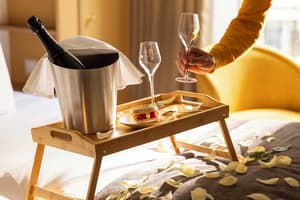 thumbnail: Champagne service