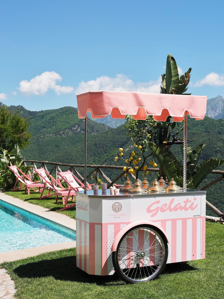 Poolside bar