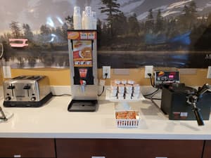 thumbnail: Breakfast area