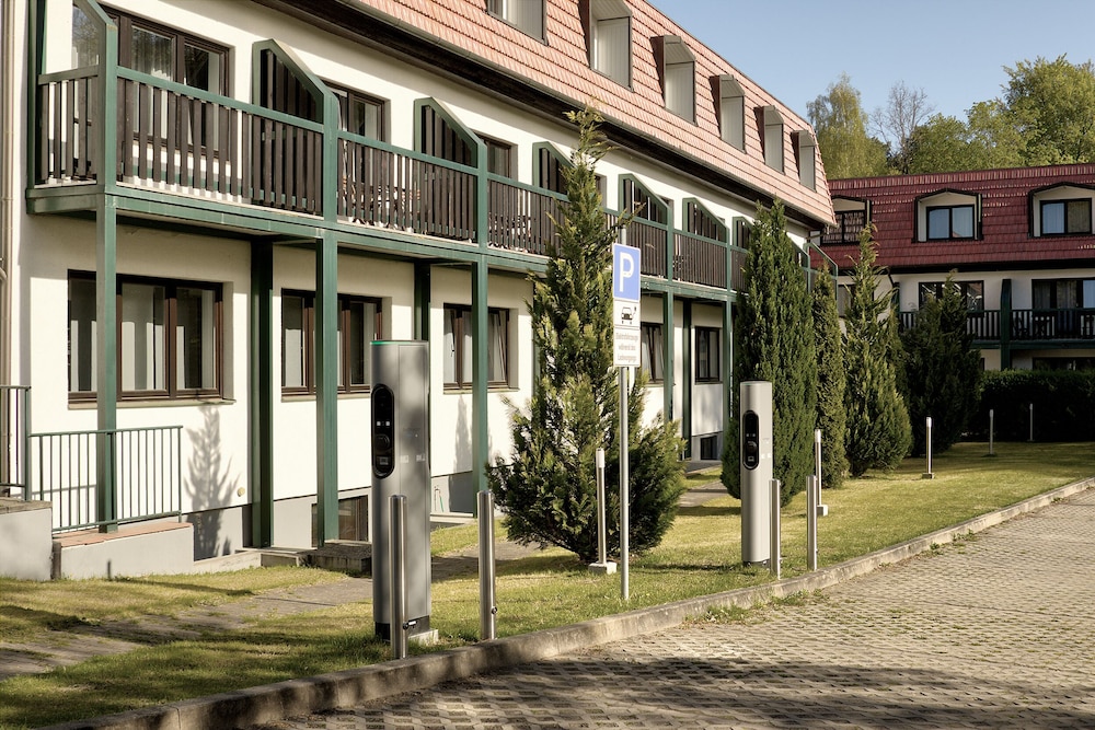 Electric vehicle charging station