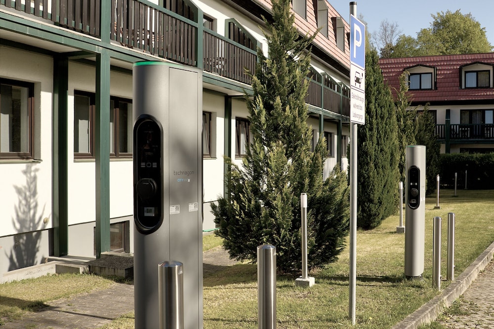 Electric vehicle charging station